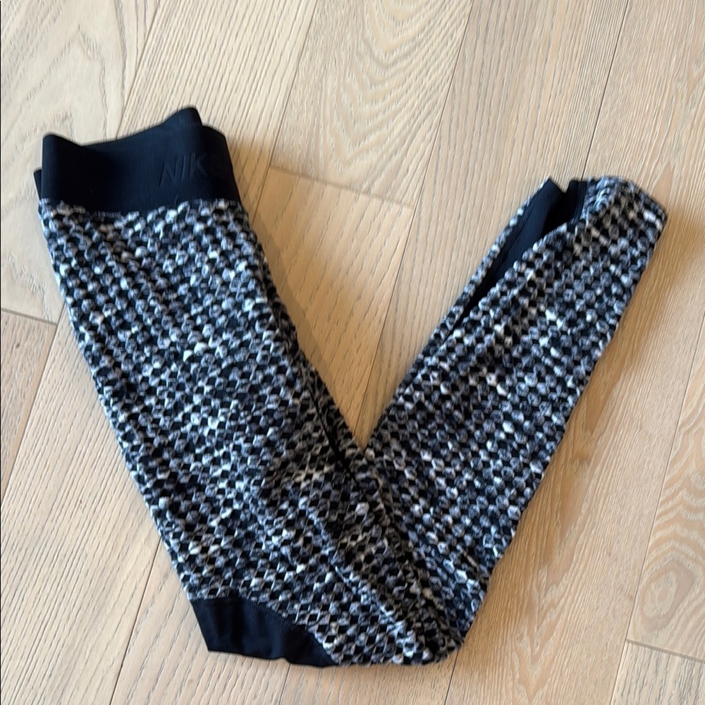 Nike Black and White Mosaic Leggings, Size S